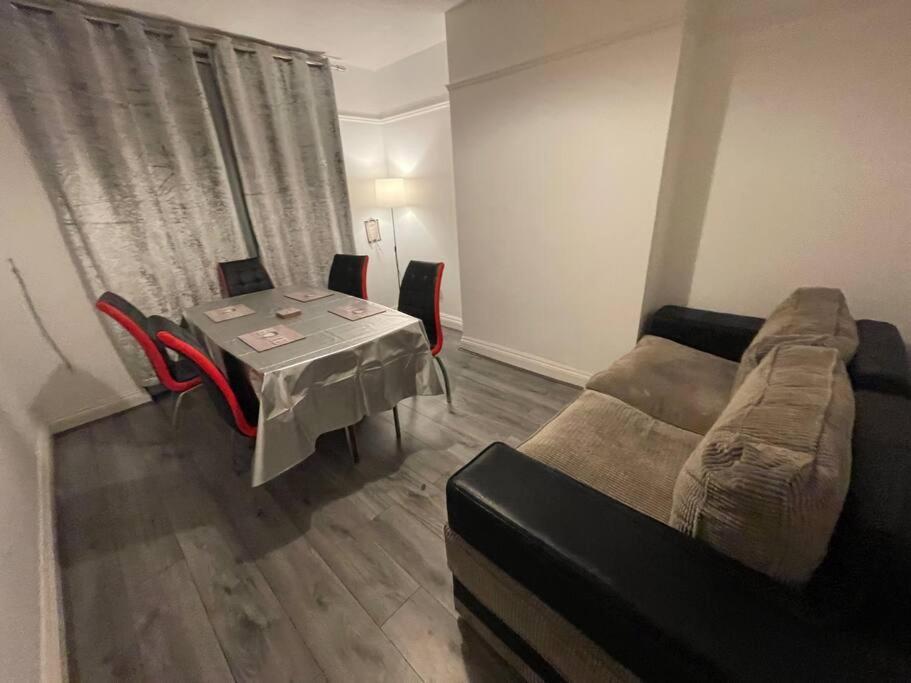 Large Beautiful 3 Bed House In City Of Birmingam Exterior foto